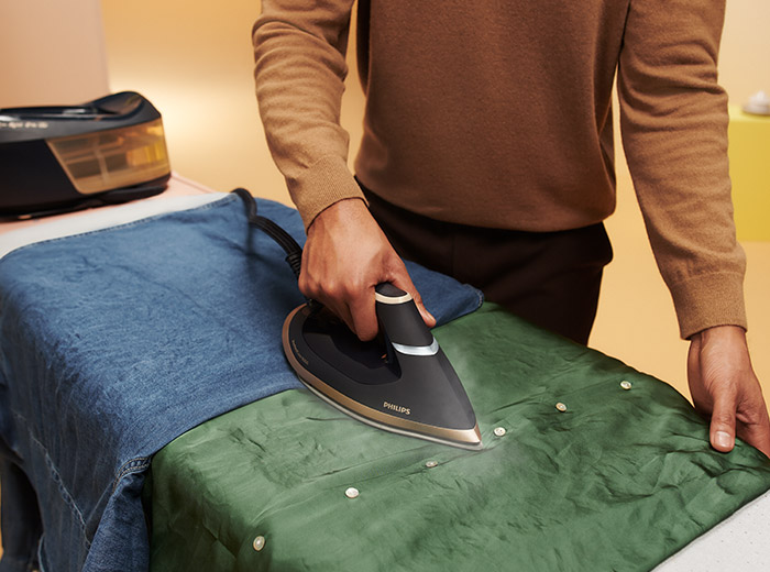 Stryk allt fr&aring;n jeans till silke utan att det kr&auml;vs n&aring;gra temperaturinst&auml;llningar 