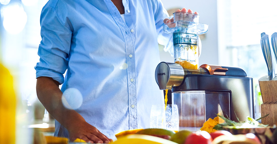 Din j&auml;mf&ouml;relseguide f&ouml;r juicepressar som &rdquo;tuggar&rdquo; frukten