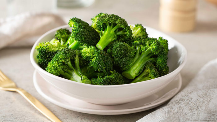 Tillaga sparris, broccoli och s&ouml;tpotatis