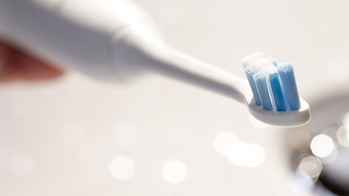 S&aring; blir du av med vita fl&auml;ckar p&aring; t&auml;nderna