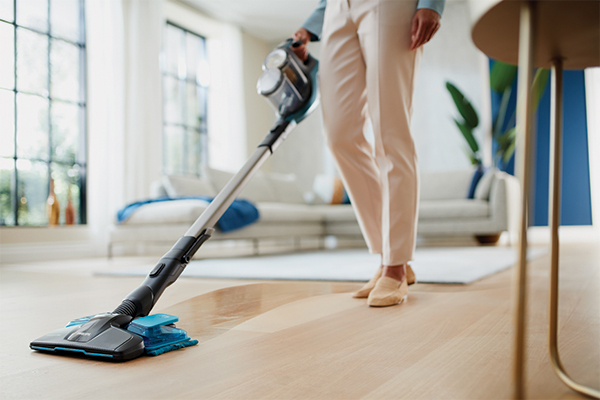 Hur man reng&ouml;r parkettgolv och tar bort fl&auml;ckar