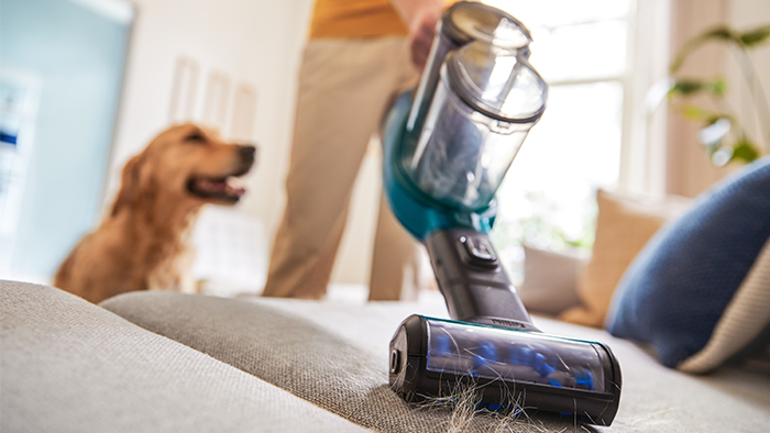 Steg 1: Hur man reng&ouml;r en tygsoffa genom att dammsuga