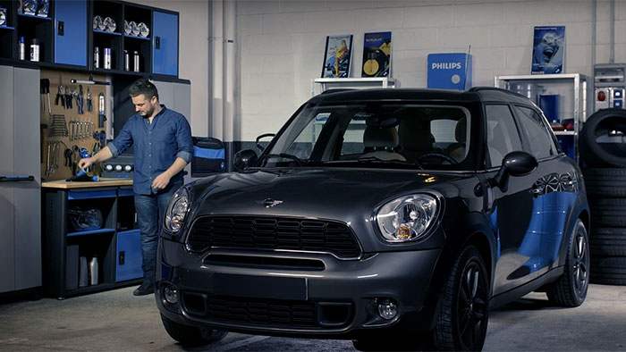 S&aring; h&auml;r byter du str&aring;lkastarlampa p&aring; din Mini Cooper Countryman